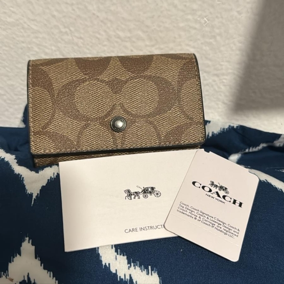 Coach Signature Five Ring Case - Picture 16 of 16